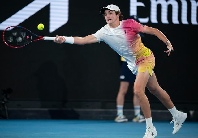 包含阿根廷网球选手连胜追赶，突围成功的词条