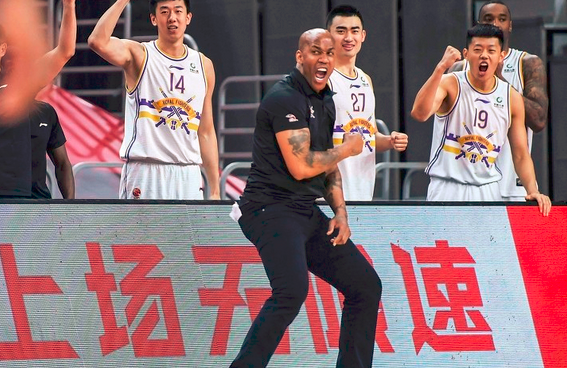 云南男篮遭遇三连败，冲击季后赛存困难的简单介绍