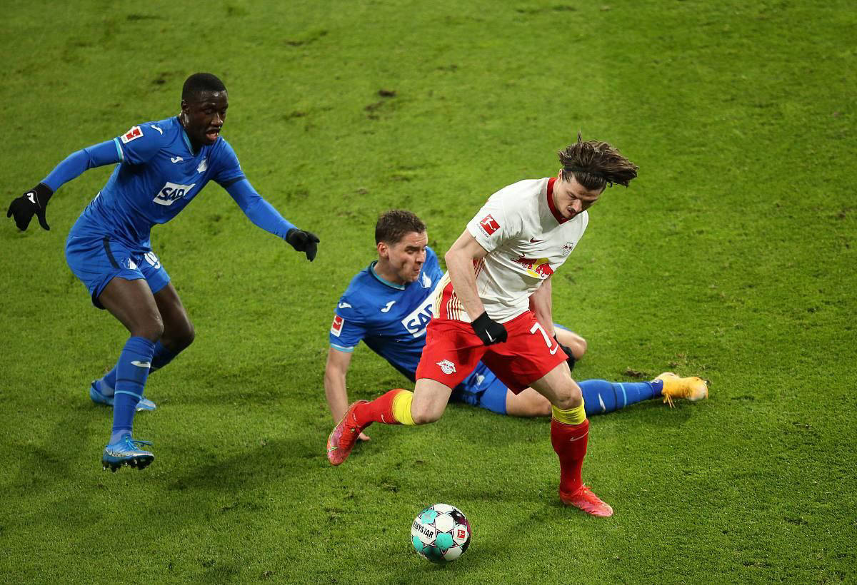 包含勒沃库森迅速挽回颓势，努力在德国顶级联赛中冲击前列的词条