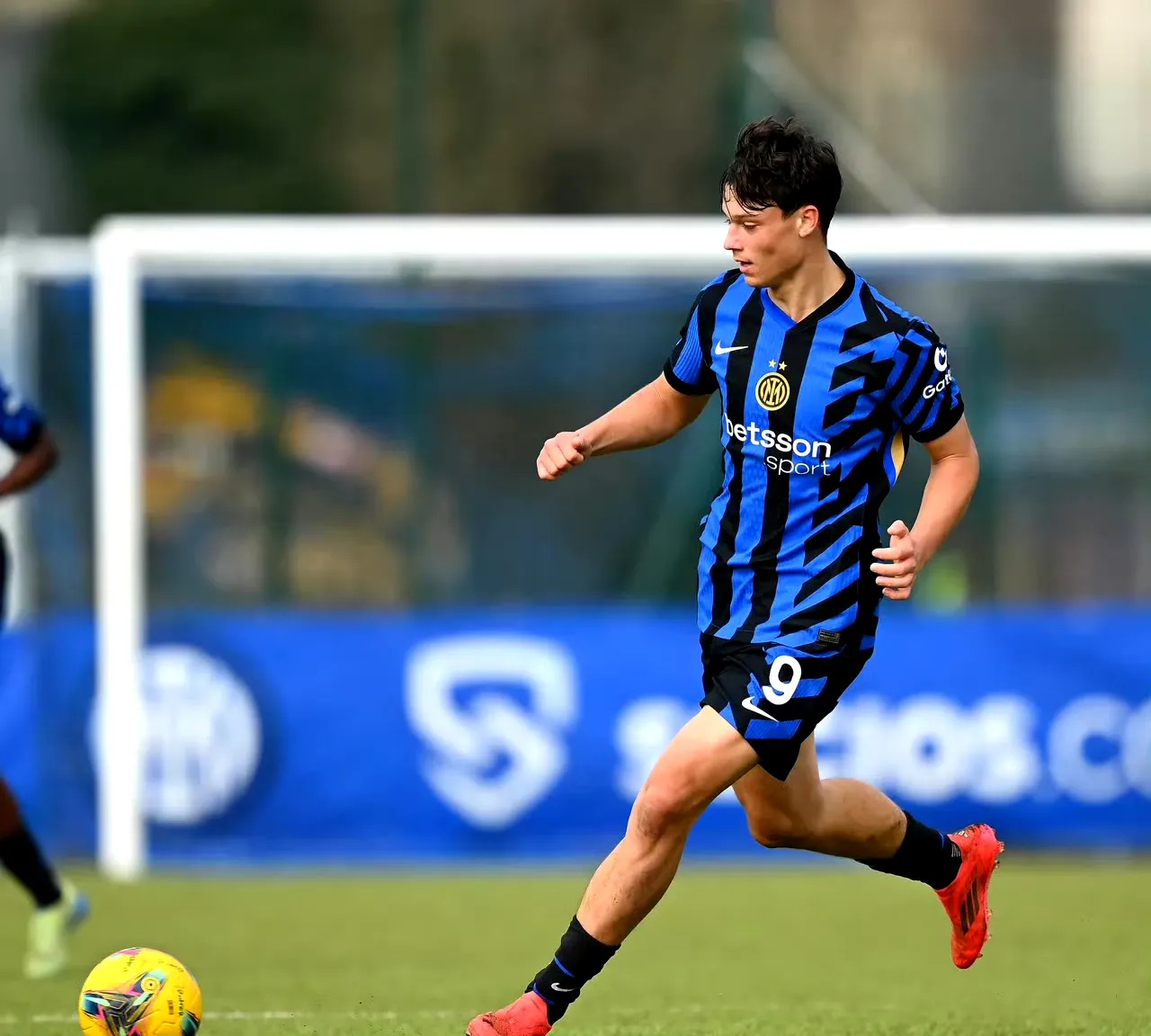 包含那不勒斯主场大胜帕尔马，主场豪取三分的词条