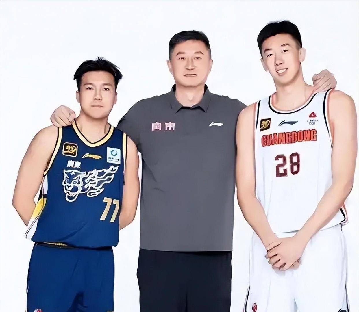 广东队成功击败新疆男篮，稳坐榜首
