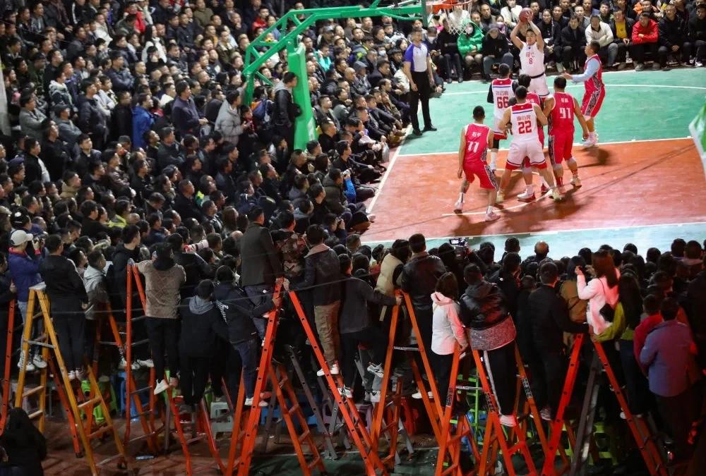 欧国联比赛现场火爆，球迷热情高涨