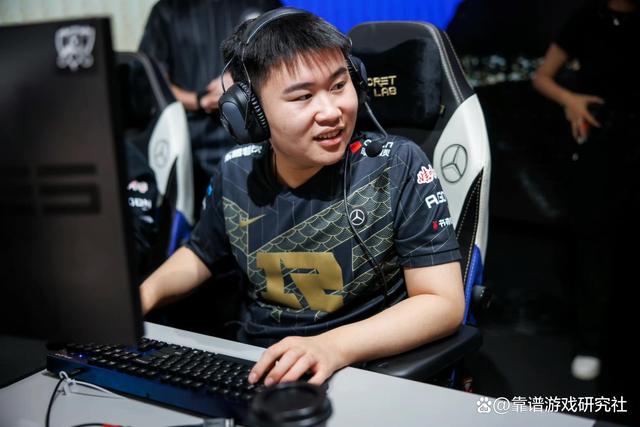 关于DFM轻取DRX，Xiaohu操刀奇招英雄翻盘宿命之战成都决赛之夜，引爆全场热议的信息