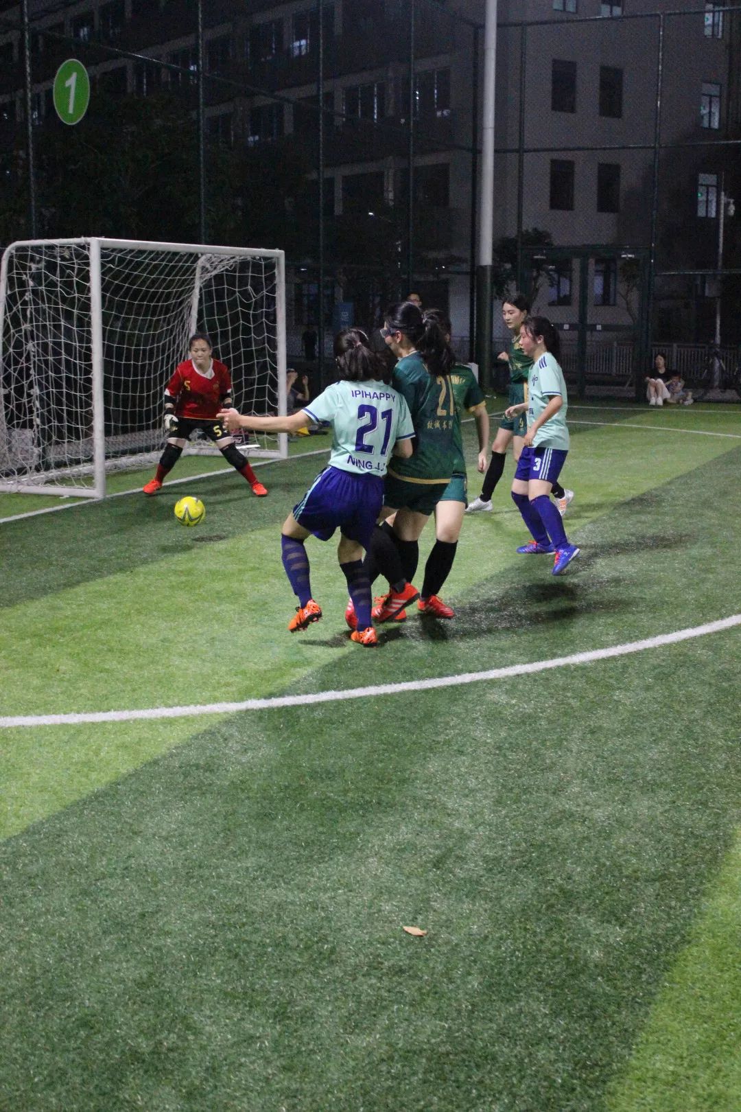 传奇球员绝地反击，助球队逆转胜局