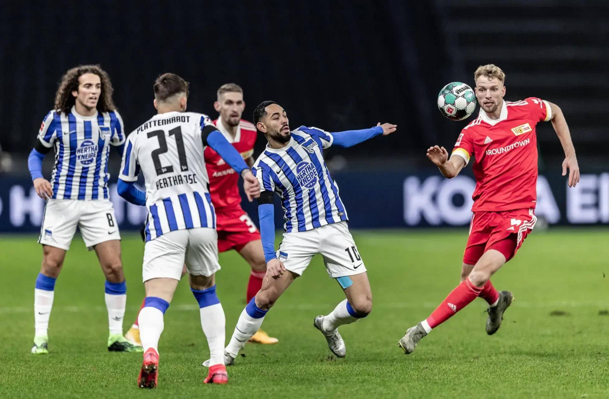 沙尔克04队员表现出色，助球队获胜