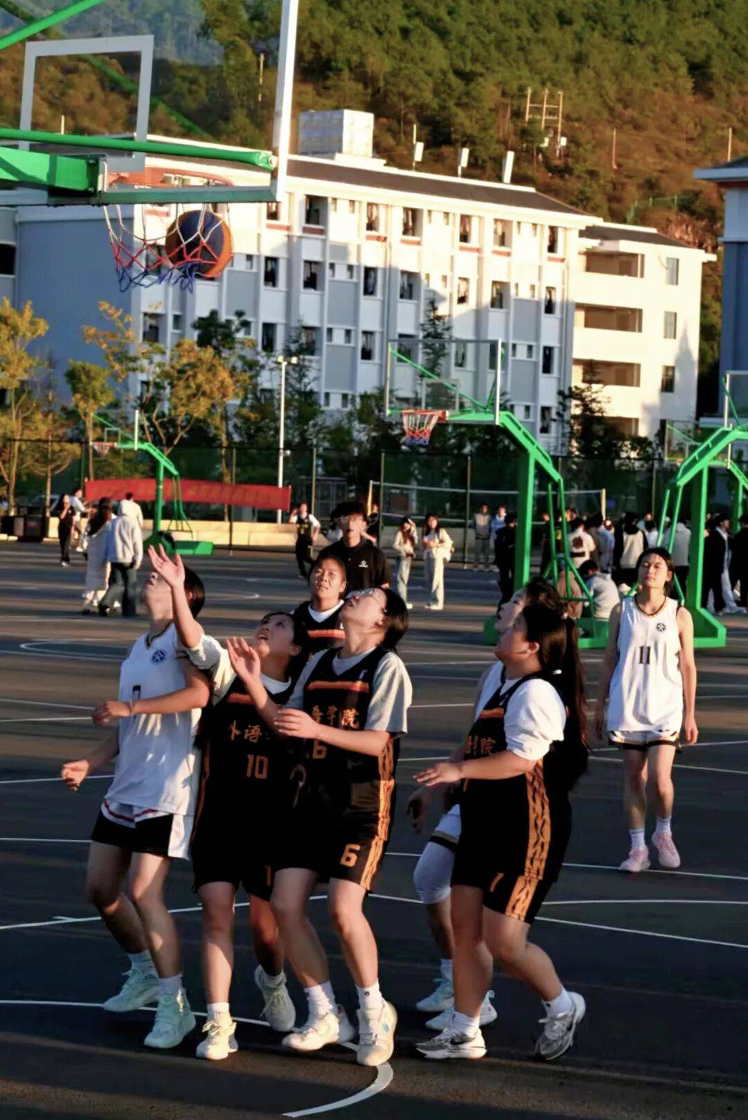 见证篮球历史的一场重要比赛即将上演