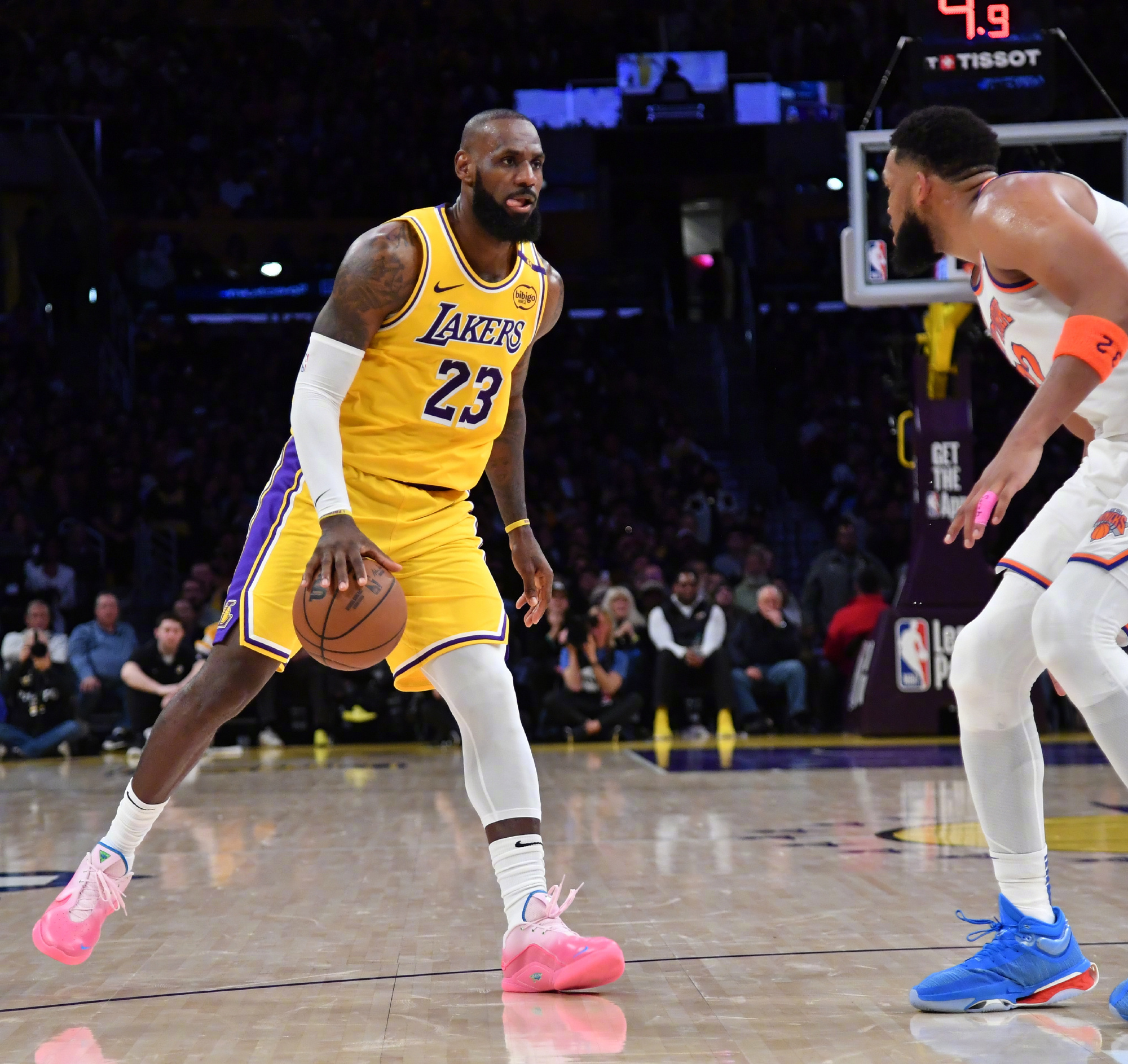 激烈比拼中诞生新的篮球传奇 激烈比拼中诞生新的篮球传奇