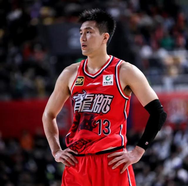 山东队鏖战独行侠，郭艾伦点燃赛场