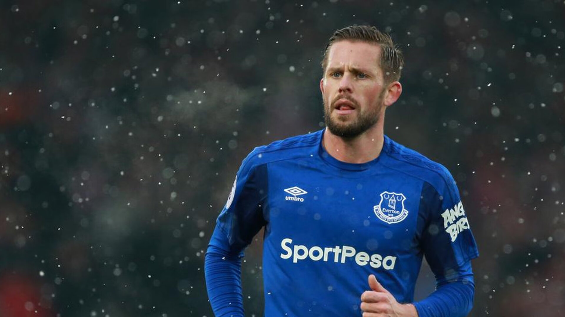 穿越硝烟的友谊赛，C罗在巴格达踢出最完美却最虚幻的90分钟