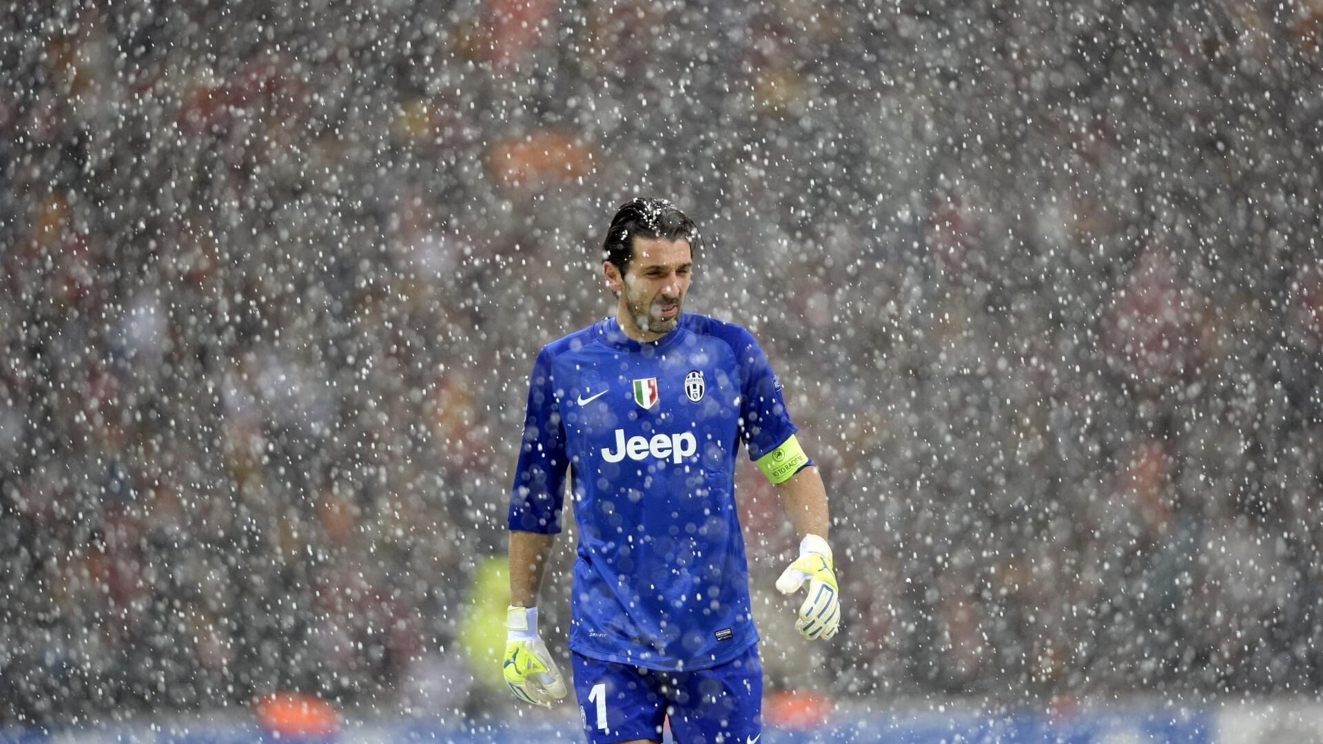 开云体育中国-银紫交响曲，当迈凯伦的利剑划破红牛王朝的黄昏