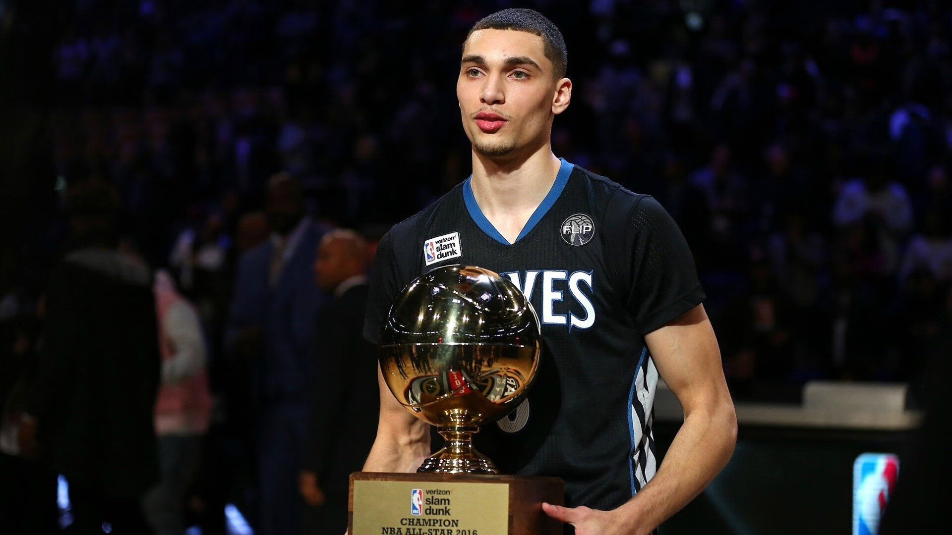 奥丁注视王子公园，当戈麦斯将童话刻入巴黎的雨夜